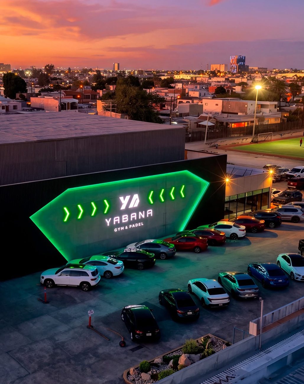 Fotografía aérea de Yabana Gym & Padel al atardecer